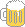 kleiner Glashumpen voller hellem Bier mit Schaumkrone
